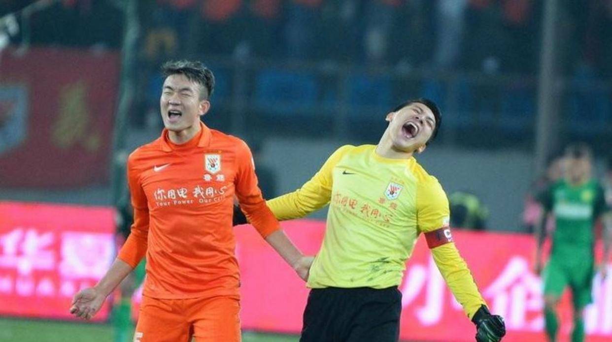 开云体育下载-山东鲁能战胜江苏队，引发球迷话题热议的简单介绍